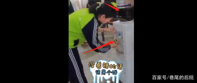 湖北為方便學生喝醋，學校將醋放在飲水機里，網友：飲水機都是醋